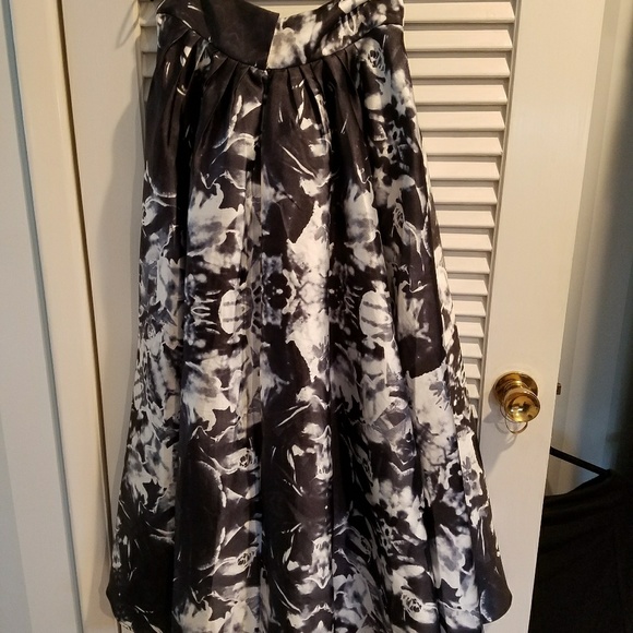 Designer high low satin maxi skirt with high waist - Picture 5 of 5